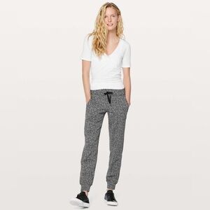 Lululemon Ready To Rulu Pant  29"
Reconnect Jacquard Luon White Black / …